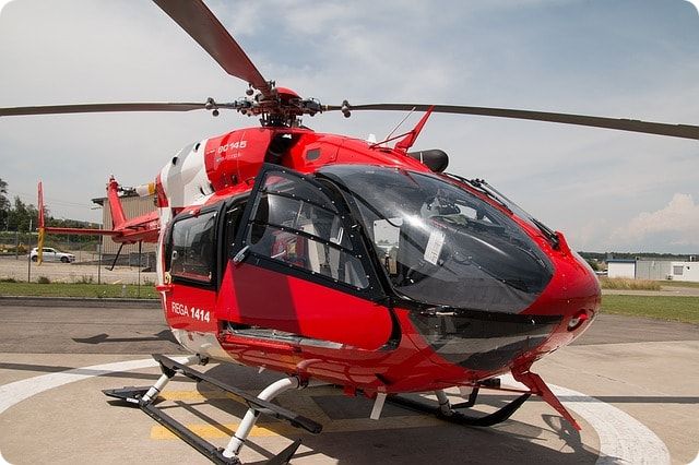 Hubschrauber fliegen bei Rostock