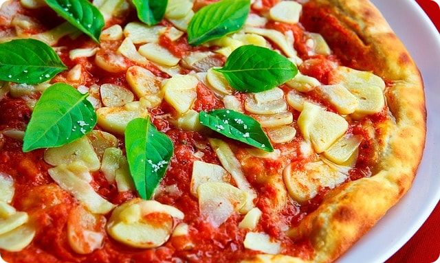 leckere Pizza essen bei Lübeck