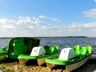 Tretbootverleih-auf-der-Ostsee-Insel-Poel-bei-Wismar