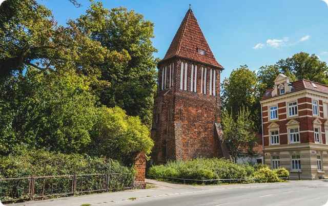 Der alte Wasserturm im Lindengarten.