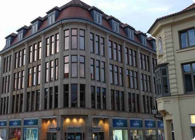 Das Warenhaus Karstadt in Wismar ist sein ursprügliche Stammhaus.